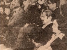 Mireños fuera del Palacio Legislativo, luego de la aprobación del proyecto de Cantonización por la Asamblea Nacional Quito - 7 de agosto de 1980