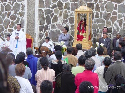 Misa de recepción de la Virgen en el parque Juan Montalvo