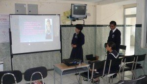 Alumnos del Colegio León Ruales dictan charlas