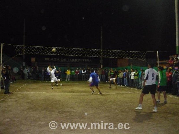 Cuadrangular de ecuavoley con la participación de equipos de Ibarra, Quito y Lita y Mira