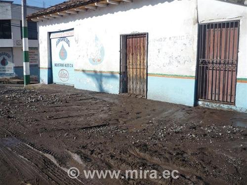 Fuertes lluvias causan estragos en Mira