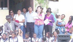 La “Asociación De Damas Carchenses Residentes En Quito” Entregó Aguinaldos Navideños En Mascarilla