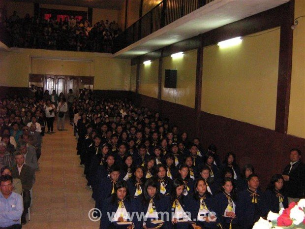 Se incorporan nuevos bachilleres en el Colegio León Ruales 2009 – 2010