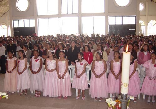 Niños y Niñas de Mira, hacen la Confirmación Católica - 2007
