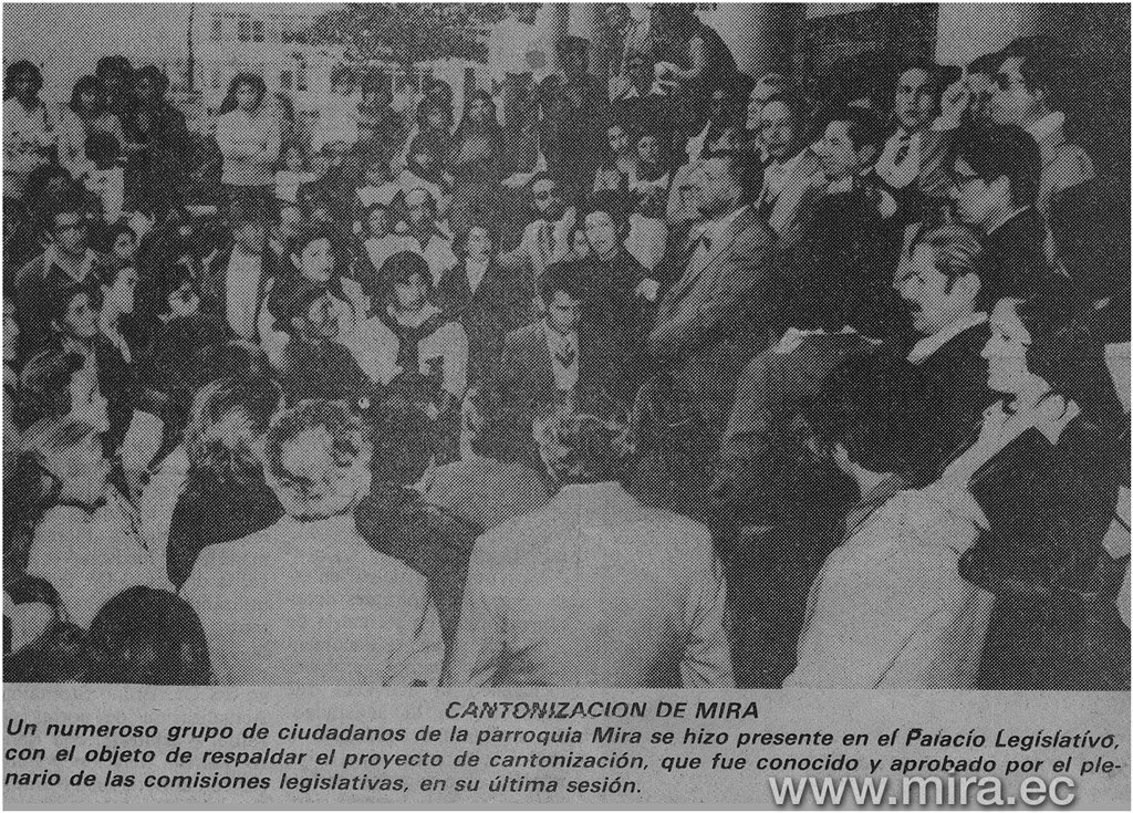 Mireños fuera del Palacio Legislativo, luego de la aprobación del proyecto de Cantonización por la Asamblea Nacional Quito - 7 de agosto de 1980